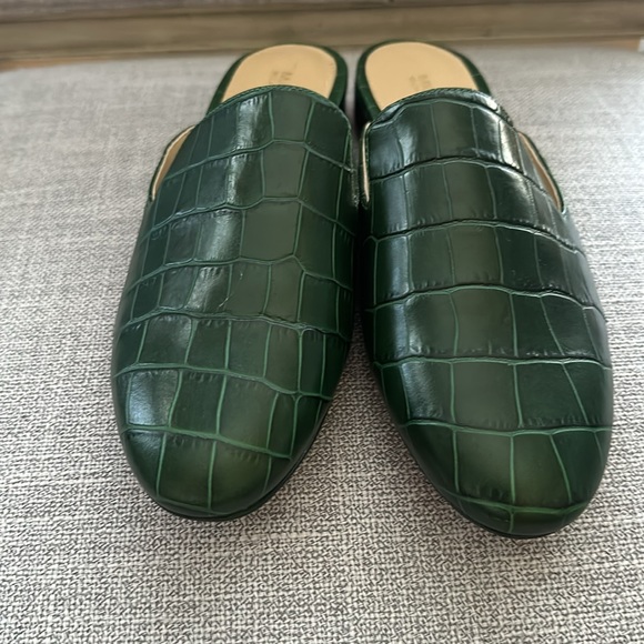 NEW Michael by Micheal Kors Faux croc mules / flats / green / 7.5M - Picture 3 of 9